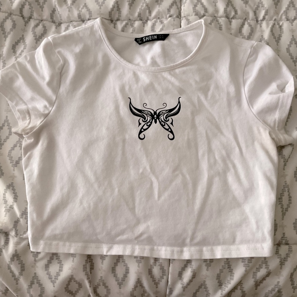 Cute basic cropped tee